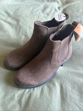 Denver Hayes Ainsley Leather Chelsea Ankle Boots Brown Wide Width NWT 8.5